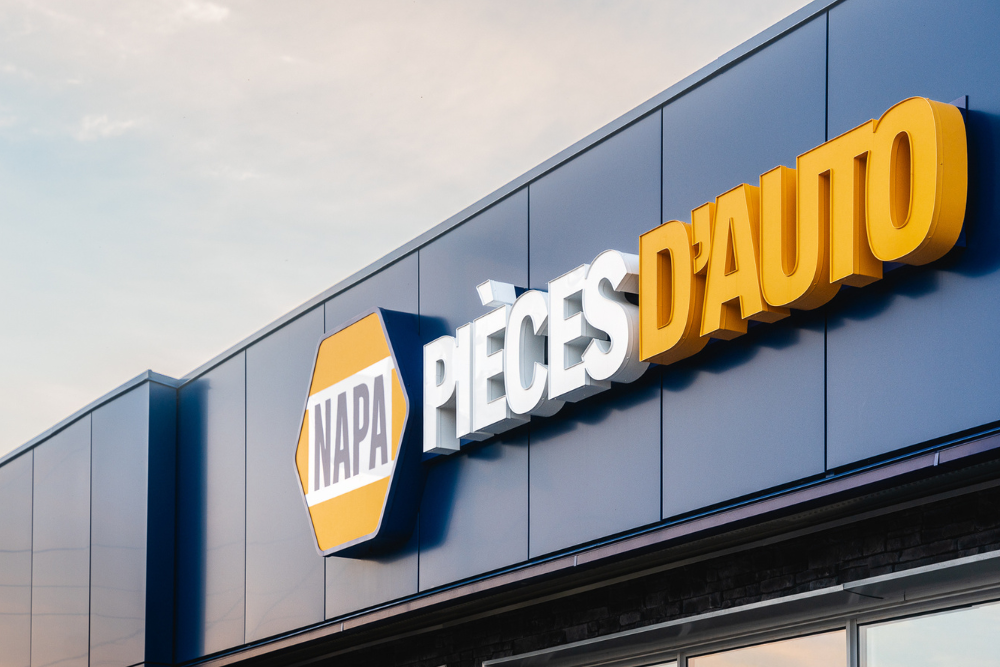 Photo de jour enseigne murale vue rapprochee