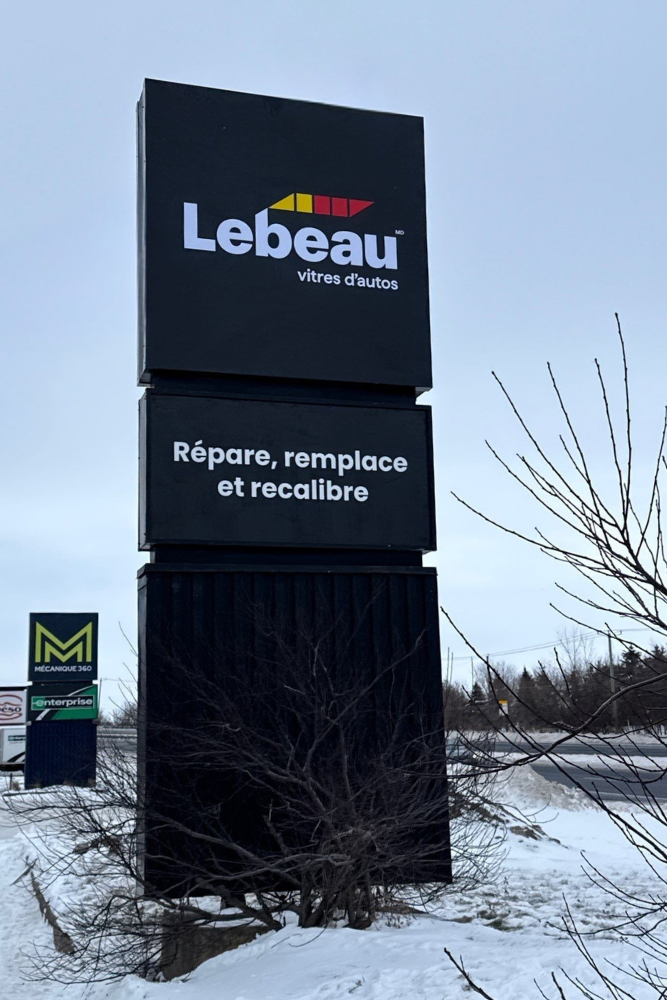 Photo de jour vue enseigne pylone