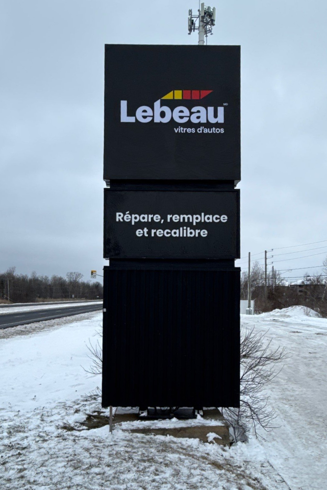 Photo de jour vue enseigne pylone