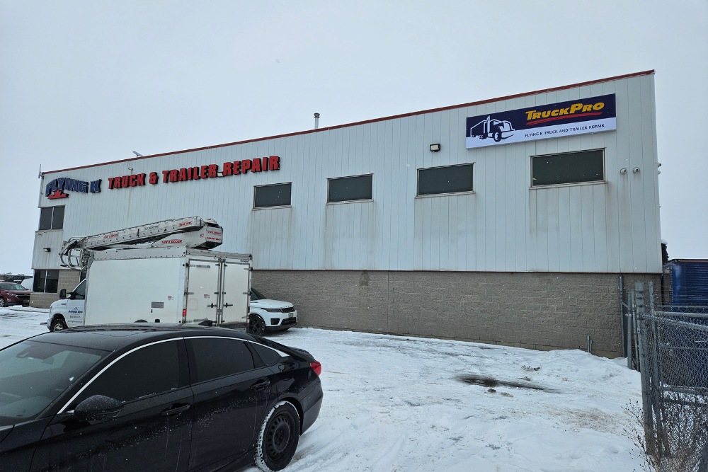 Photo de jour vue en perspective enseigne exterieure murale