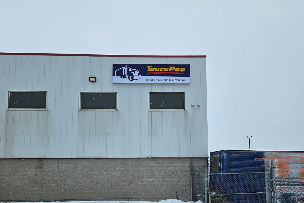 Photo de jour vue de face enseigne exterieure murale