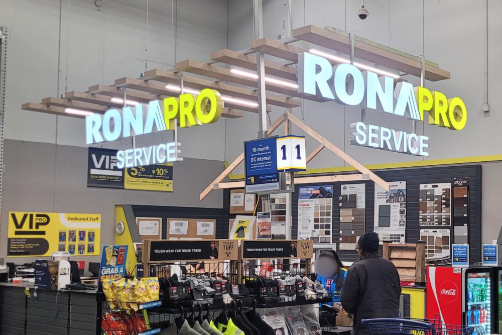 Photo des deux enseignes intérieures lumineuses