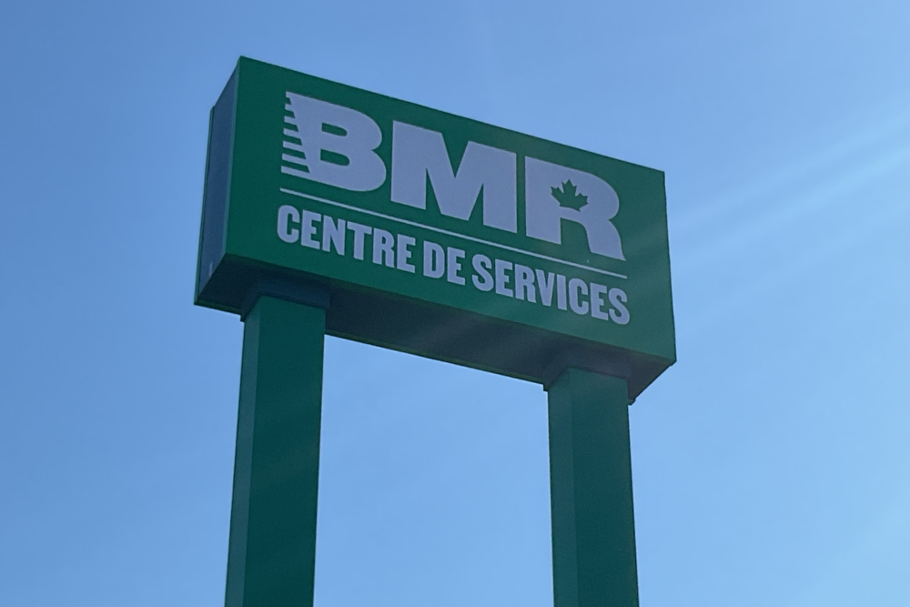 Photo de jour enseigne pylone