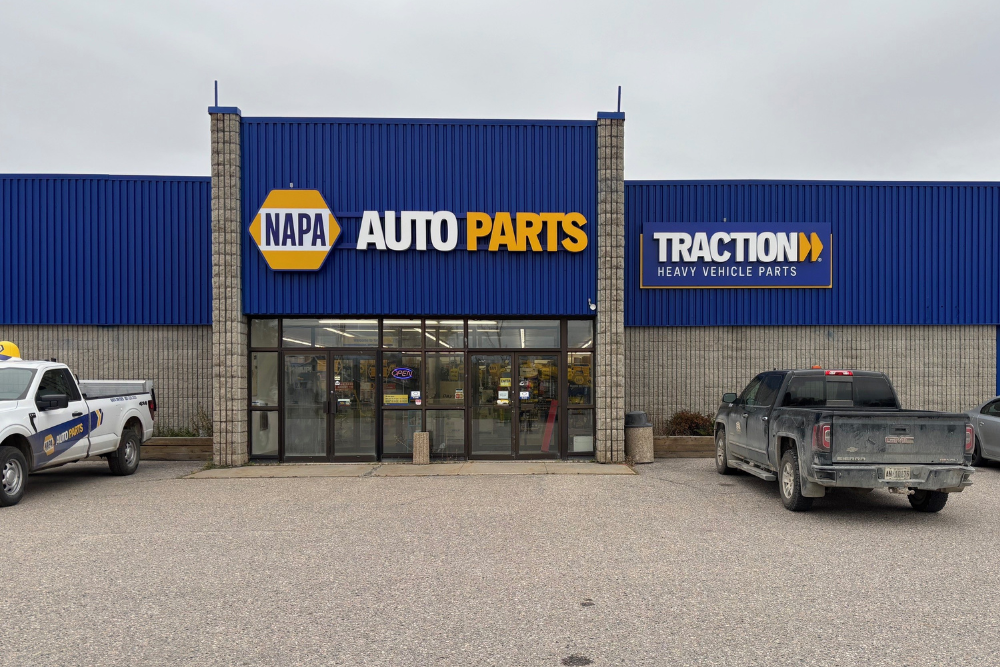 Photo de jour vue de face enseigne principale